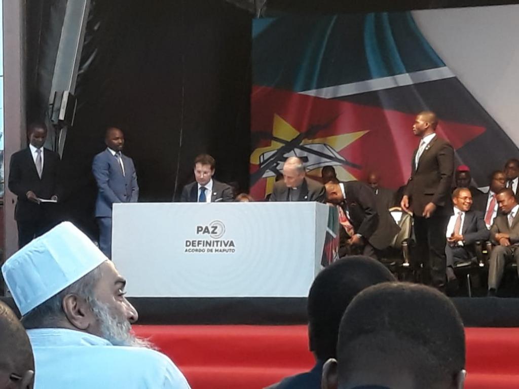 Delegação de Sant'Egidio presente na assinatura do acordo de paz e reconciliação em Moçambique. Gratidão do Presidente Nyusi pelo trabalho da Comunidade para a paz.